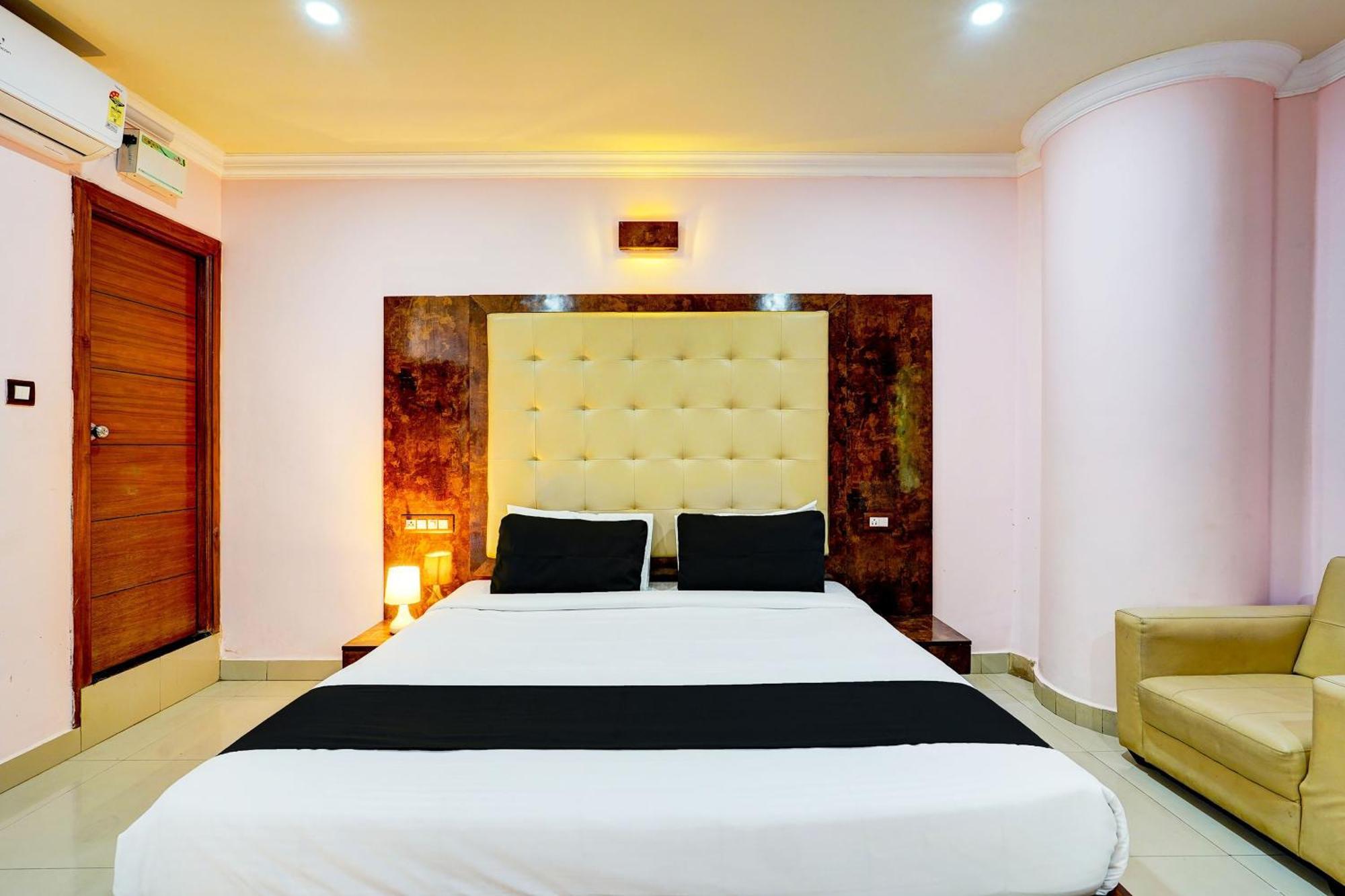 Super Townhouse Mg Road Near Commercial Street บังกาลอร์ ภายนอก รูปภาพ