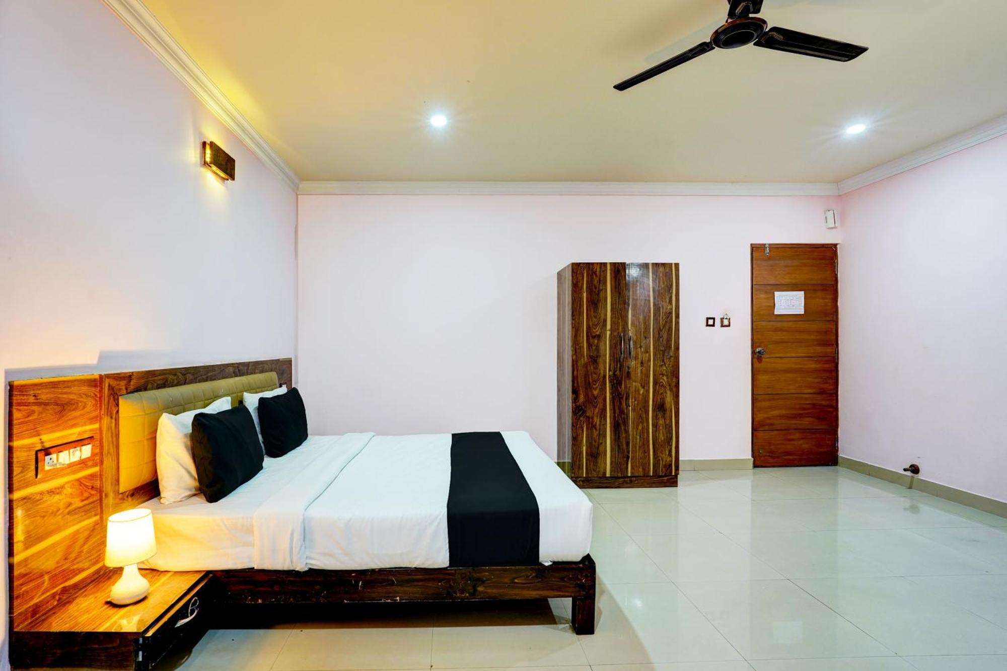 Super Townhouse Mg Road Near Commercial Street บังกาลอร์ ภายนอก รูปภาพ