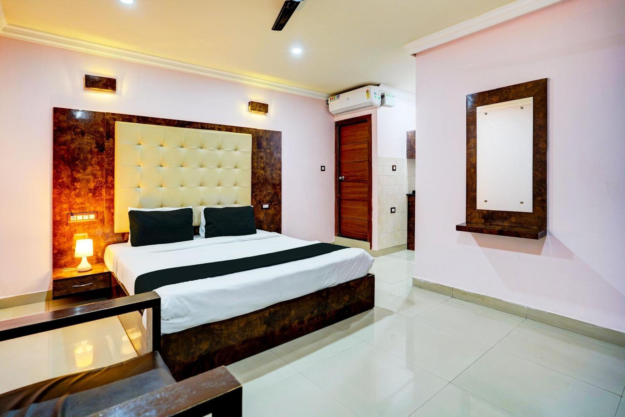 Super Townhouse Mg Road Near Commercial Street บังกาลอร์ ภายนอก รูปภาพ