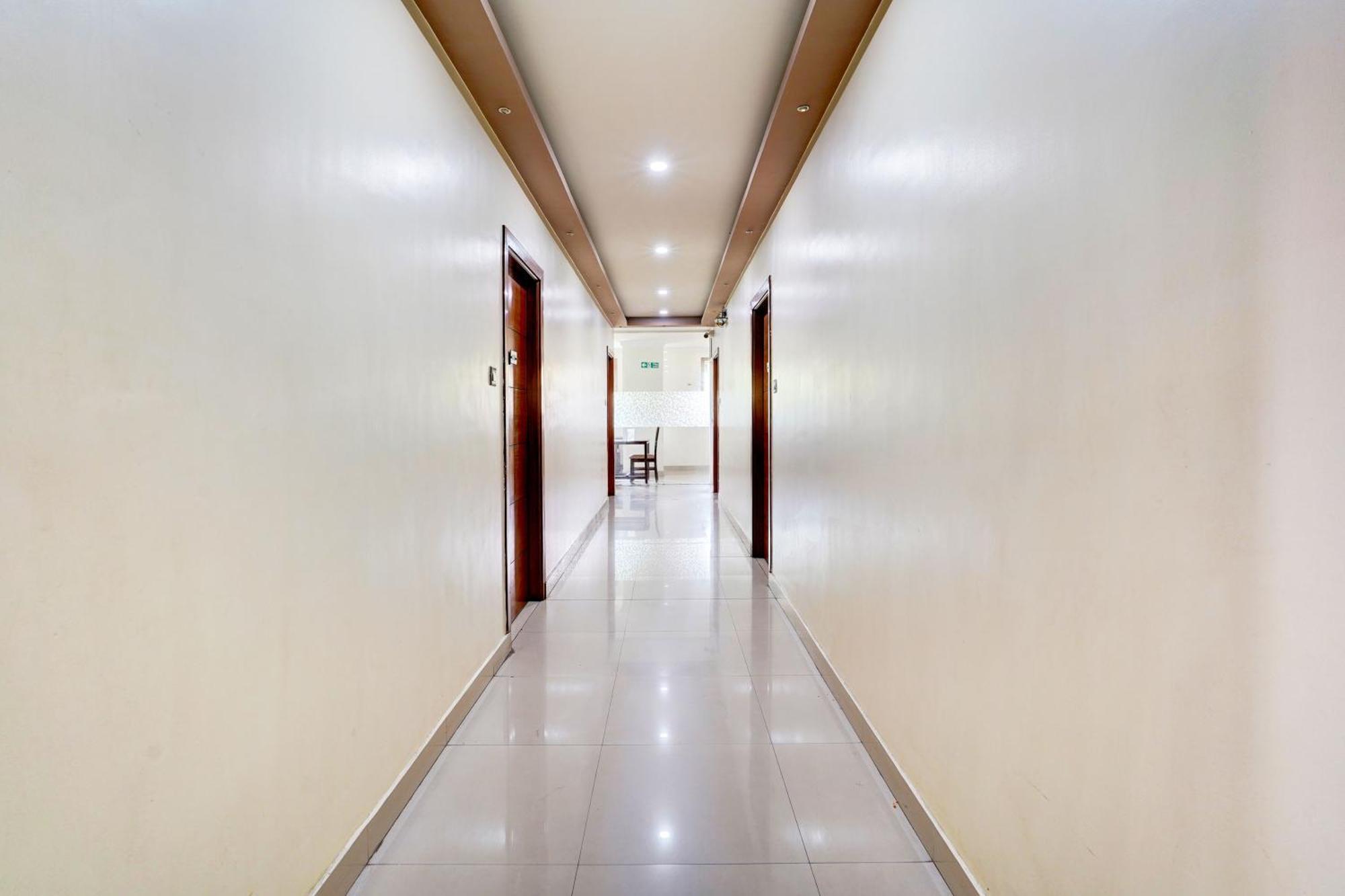 Super Townhouse Mg Road Near Commercial Street บังกาลอร์ ภายนอก รูปภาพ