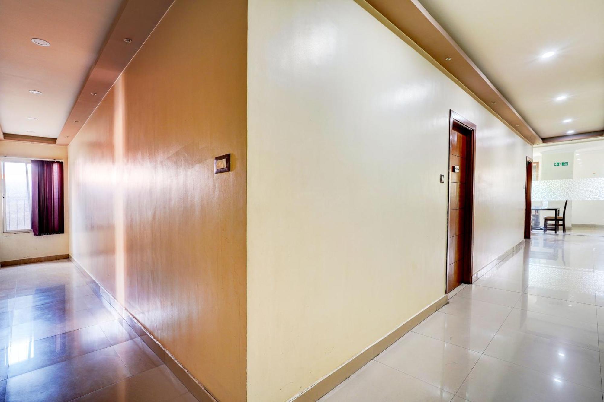 Super Townhouse Mg Road Near Commercial Street บังกาลอร์ ภายนอก รูปภาพ